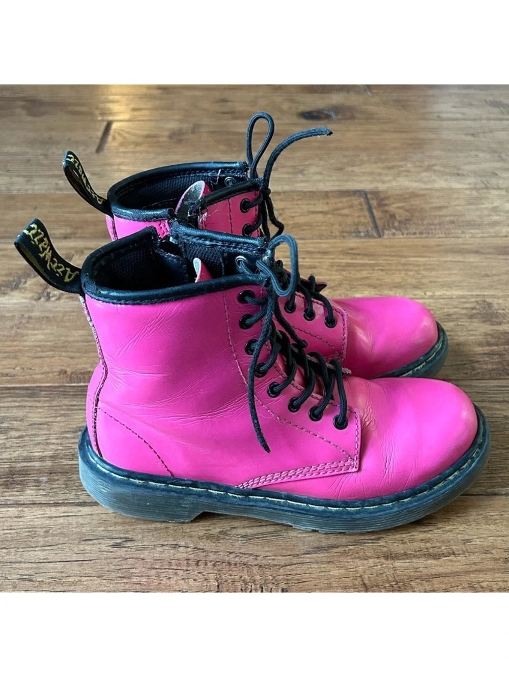 Dr. Martens Delaney Hot Pink Patent Leather 8-Eye Lace Up Combat Boots Size 2